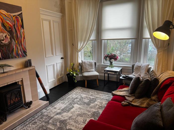 Beautiful traditional top floor flat in the center of Largs