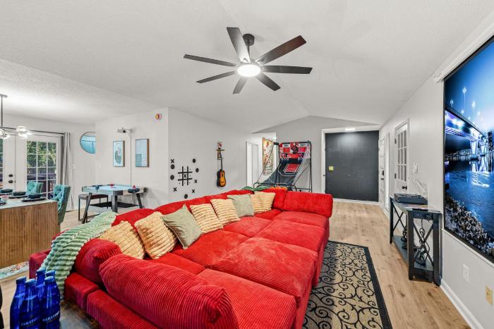 The Blue House - Games - UGA - 3 King Beds - Massage Chair