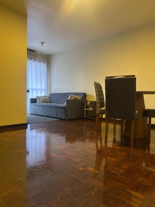 Apartamento 2 quartos, 5 pessoas, garagem, portaria e Wi-Fi