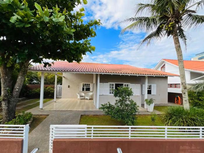 Casa car cond. rua da praia, cond. fechado HK0945