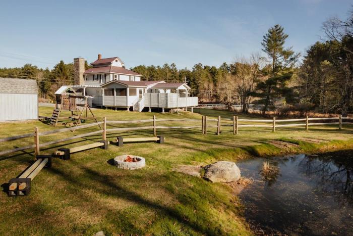 Swan Pond Cabin Hot Tub & Firepit Retreat