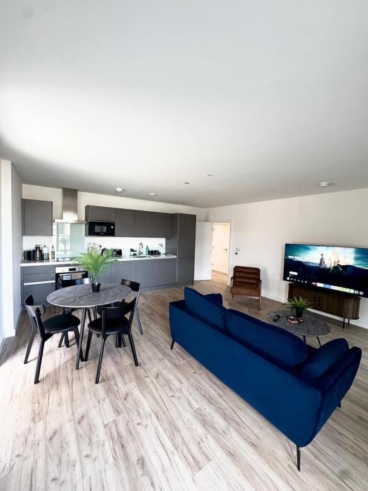 Pandanest elegant apt with views