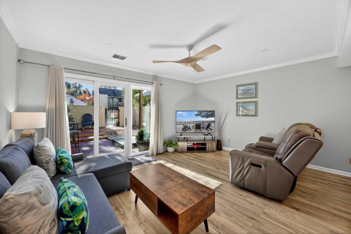 Poolside Villa Walk To The Beach