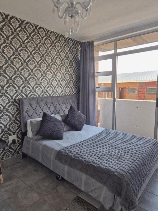 Elegant studio apartment in Hillcrest