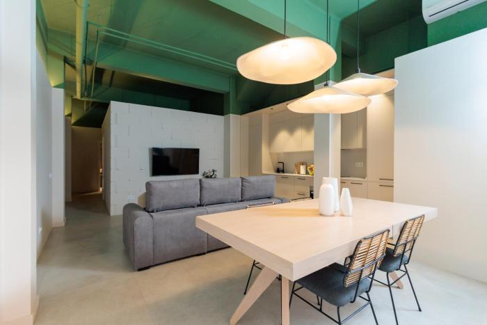 VV Isleta Urban House "by henrypole home"