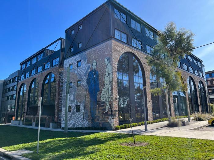 Luxurious 2 Bed 2 Bath Woolstore apartment