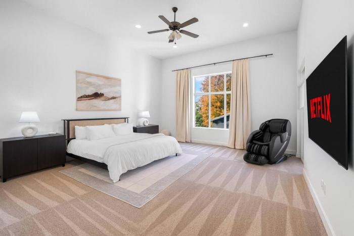 Luxe Family Retreat with Private Pickleball a Large Swim Spa indoor Movie Theatre 2 Outdoor Firepits a Home Gym and more