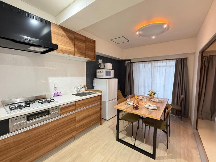 Moto Sakura 403,2 bedrooms with 4 beds, 6 people, direct access to Narita and Haneda Airports, Asakusa and Ueno area, 5 train lines available, Bicycles free rental