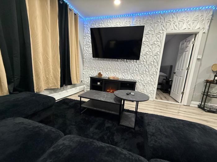 Huge Elegant condo near EWR and NYC and NJ Transit Unit 1