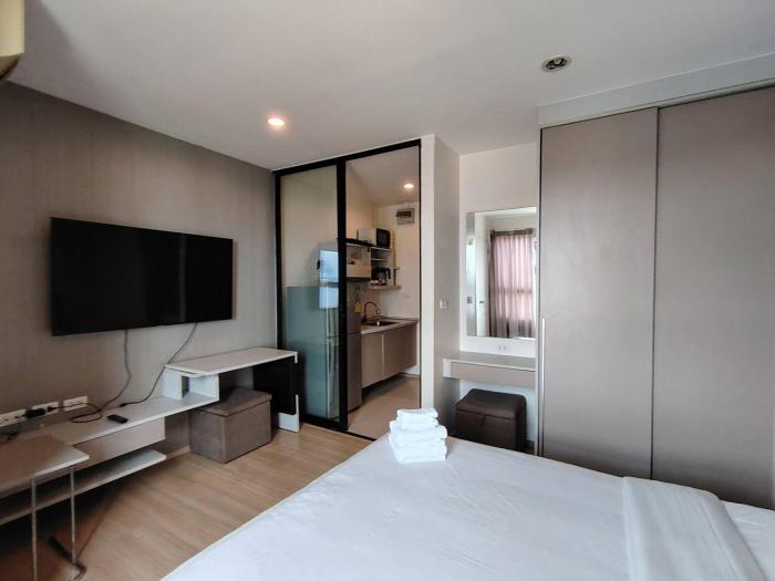Modern 1-Bedroom Condo near Boat Avenue Bangtao
