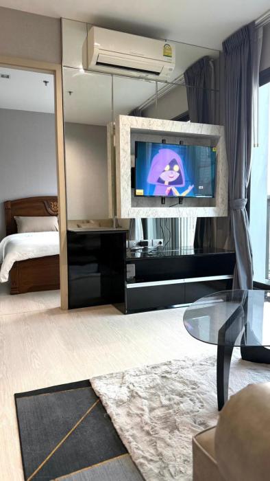 Modern Bangkok Apartment Train Access