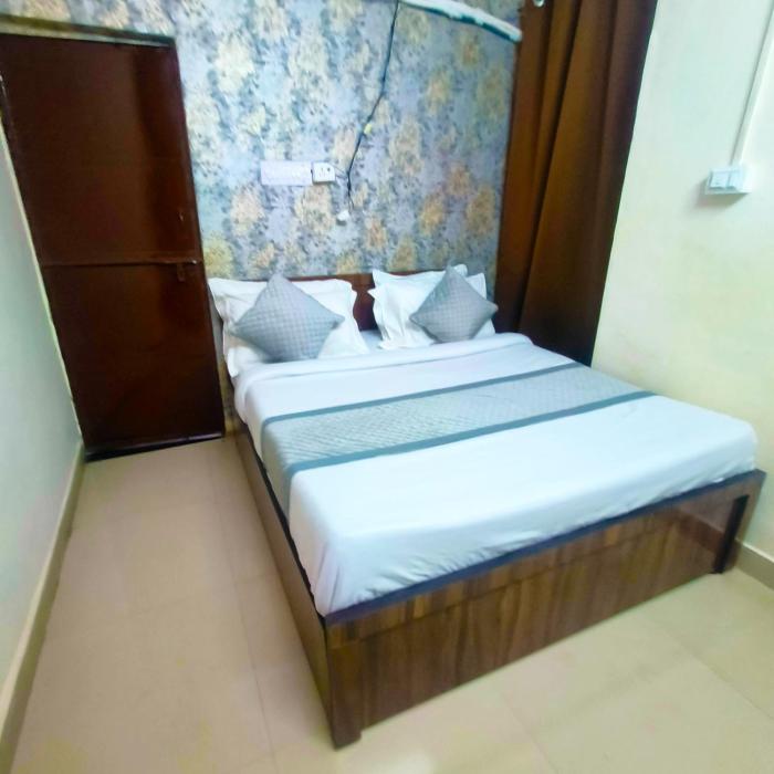 Luxury 2BHK near Ram Nagar Metro - Royal Oasis