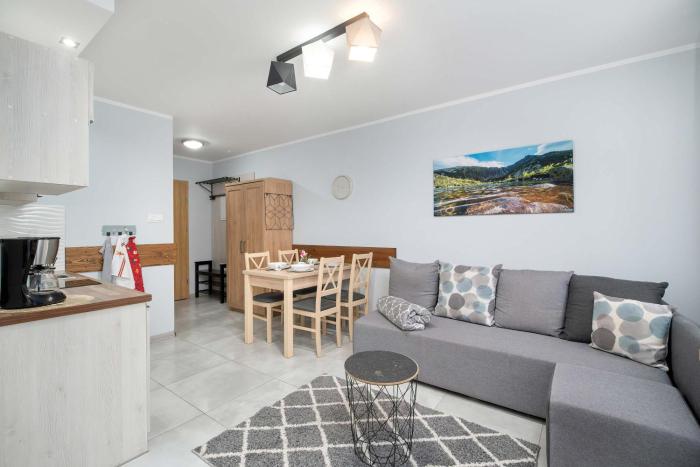 Charming Studio with Parking and Balcony in Karpacz by Noclegi Renters