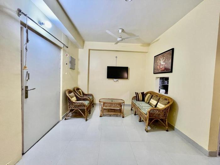 Kashi Gateway Full Furnished 1 &2 BHK AC Apartment