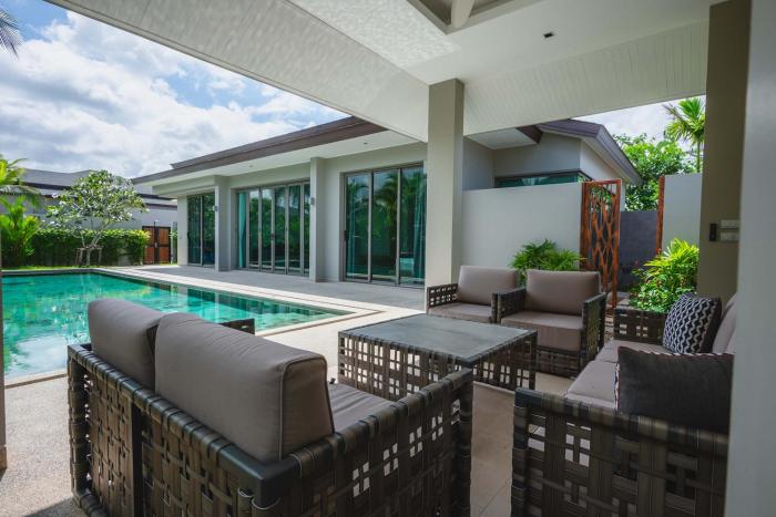 Elegant 3-Bedroom Villa with Large Garden