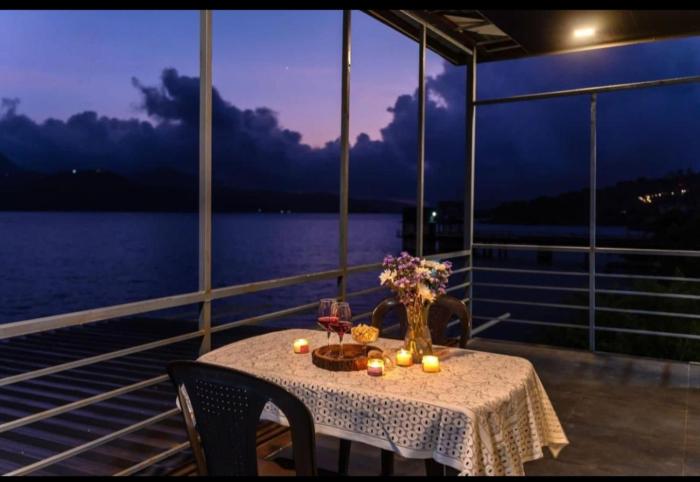 Lake View Infinity Pool Villa With Luxurious Lake Facing Rooms