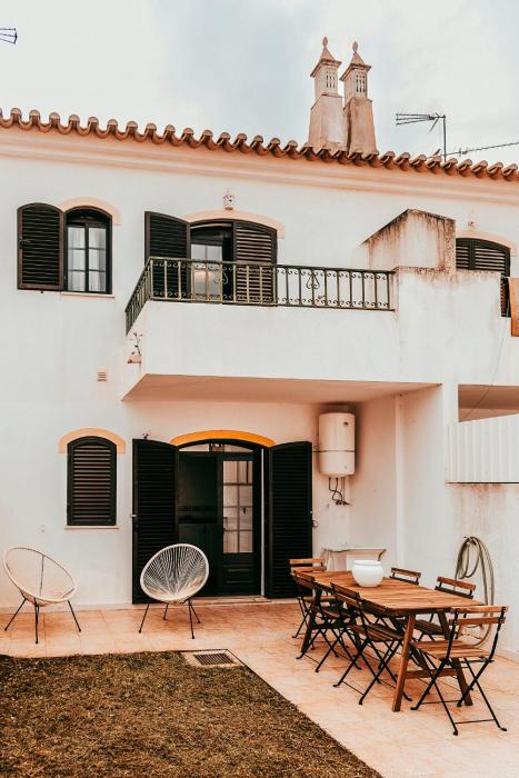 Altura Beach Villa by GT House