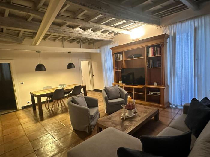 Love in Rome by the Pantheon