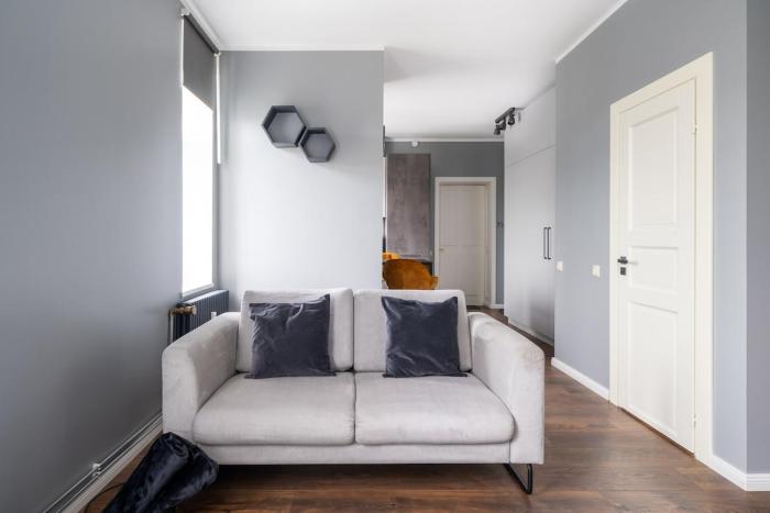 Great Views - 600 mbps WiFi - Top Floor - by Innorental