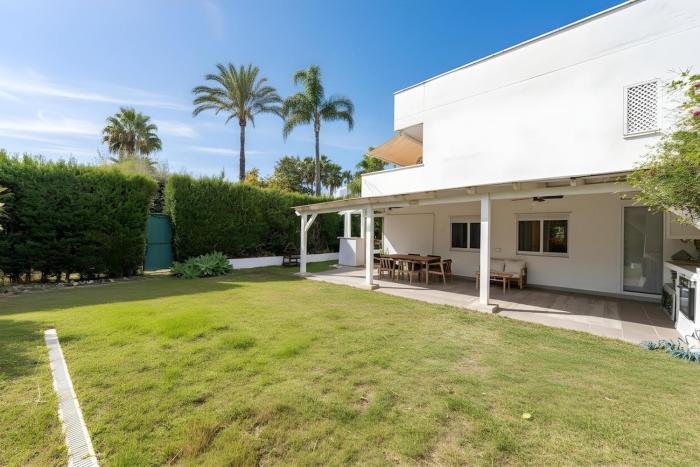 Exclusive Ground Floor with Large Garden in Puerto Banús