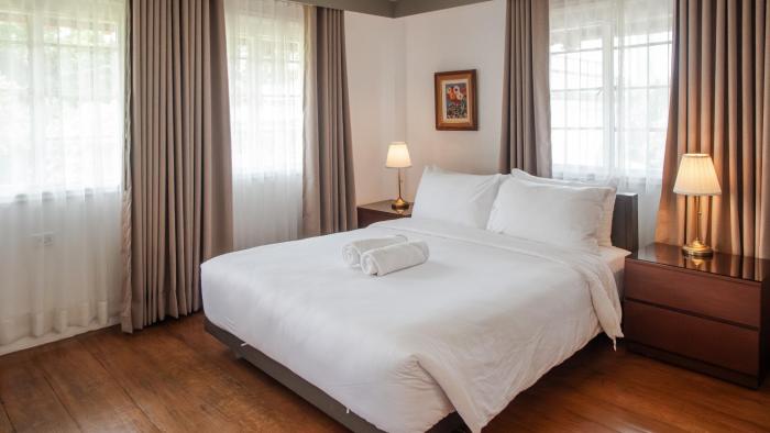 MiraNamin Nest ROSAL - Garden View Suite in Unique Historic Estate with Indoor Plunge Pool, Self-Service Breakfast, Guest Kitchen