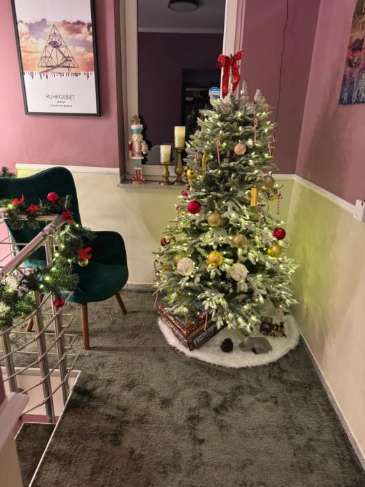 Boutique Apartments by Roy Oberhausen