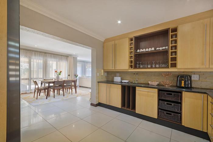 Modern Family Haven with Garden Sleeps 8