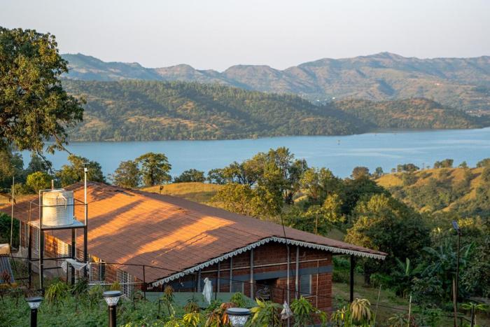 CosmicStays Birdsong Cottage Hilltop Lakeview Stay