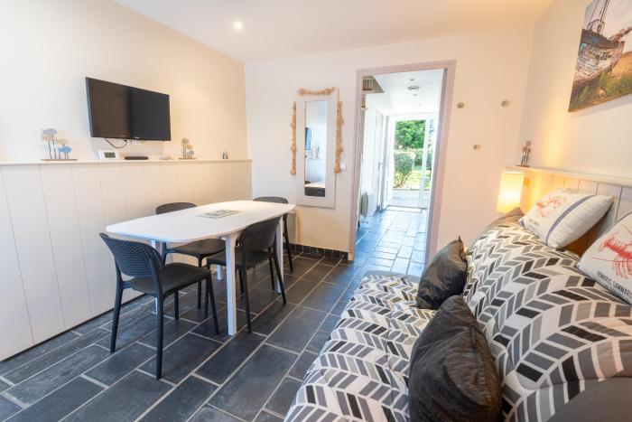 Duplex bord de mer tout confort avec terrasse et parking, plage à pied par Groom