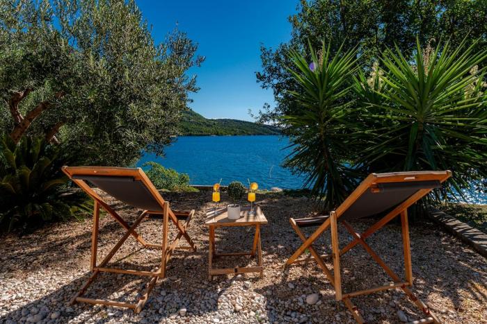 Silvio Beach House - Shoreline Haven