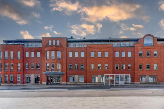 Bright & Spacious Mid-Level Studio at Briggate Studios Leeds City Centre
