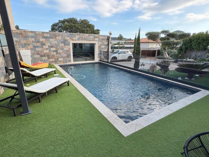 Villa avec piscine 8 personnes