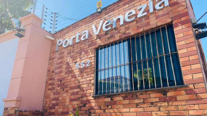 Casa em condominio proximo ao beach park