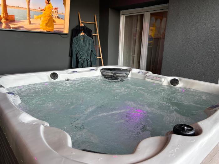 la suite prestige avec SPA SAUNA NETFLIX JARDIN