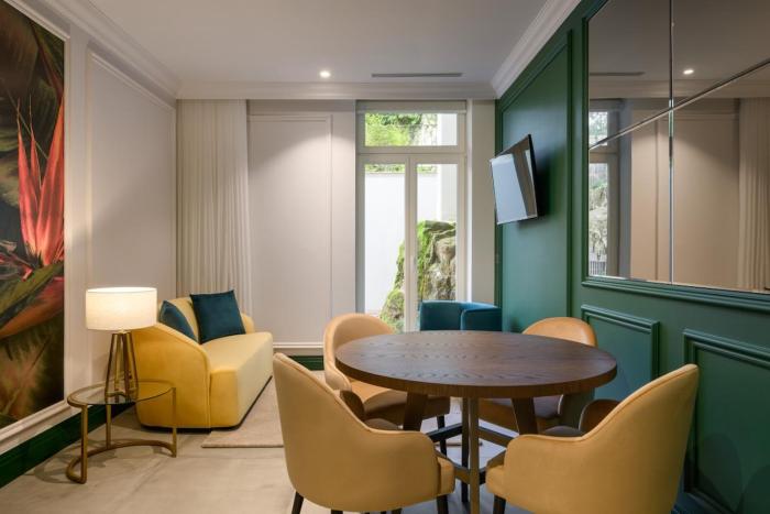 Cosy Flat in Porto with Private Patio & Garden Area