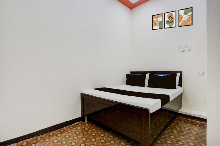 SPOT ON by OYO Ajay Hotel Phulpur Railway station