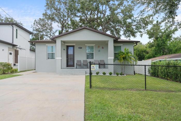 Busch gardens luxury apartment