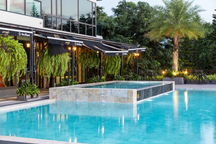 HillTop Luxury Villa Club Suite Hotel -Ocean Skyline Views 山頂會所別墅酒店