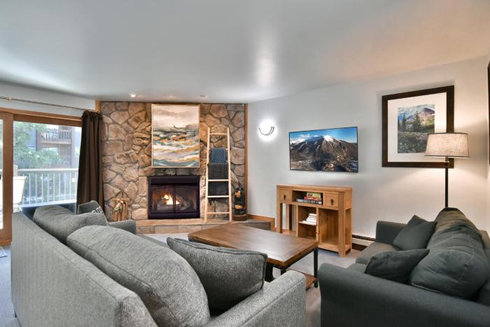 Park Place Moonstone Condo: Ski In, Downtown Breckenridge