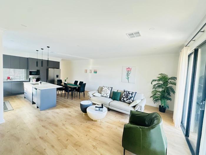 Brand New Galaxy Homes - Luxury Stay Racecourse