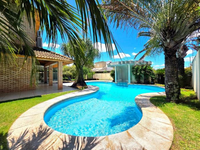 Casa em área nobre com piscina e sauna proximo do centro