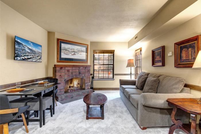 Copperbottom Inn 202 condo