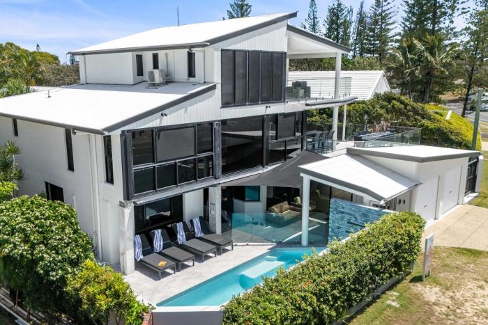 Beachfront at Buddina with Heated Pool & Sea Views