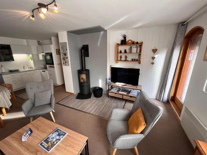 Duplex spacieux et lumineux près des pistes avec balcon et cheminée - FR-1-688-101