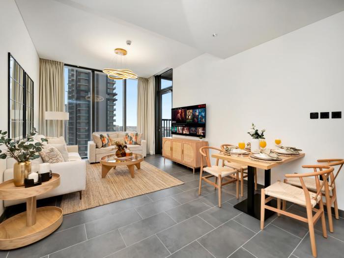 Kensington Brand New 2BR Plus Maid 10 min to Downtown!