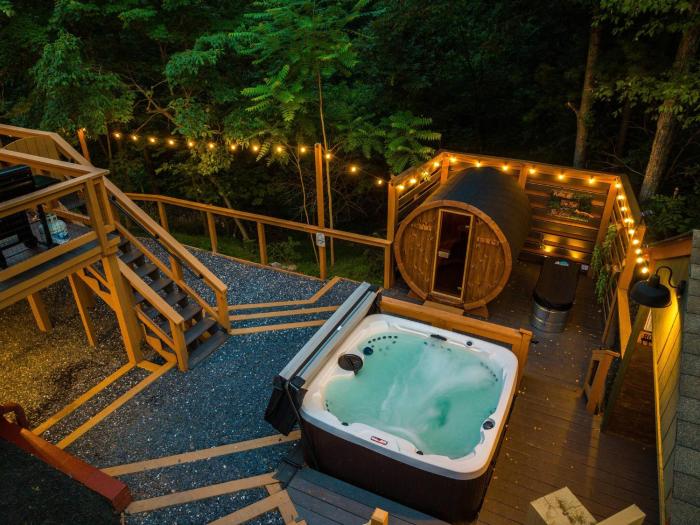 Fox&Hound Cabin: Cold Plunge, Sauna, Hot Tub, Dogs