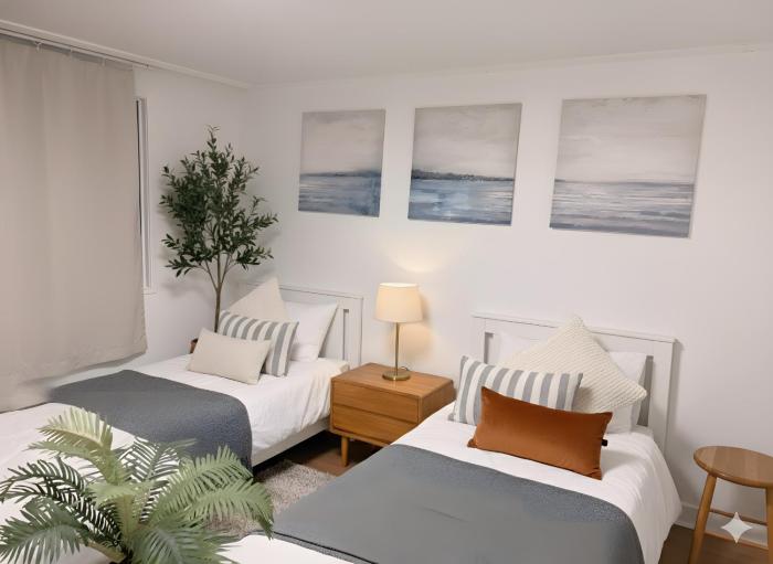 New Open 홍대입구역 3번 출구 앞, 집전체 방3 거실 주방, 퀸 3개,싱글 1개