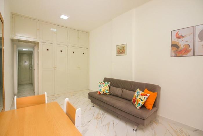 LUXO COPACABANA PRAIA 70 METROS vista lateral