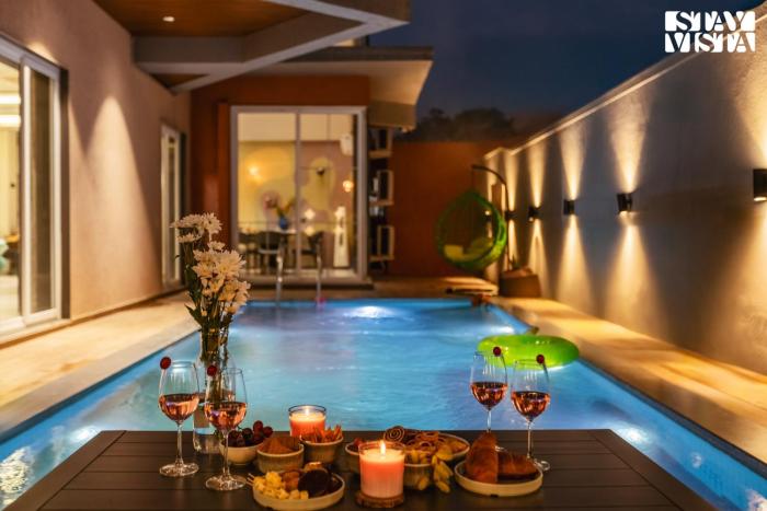 StayVista at Mikasa with WiFi, AC, Pool, BBQ