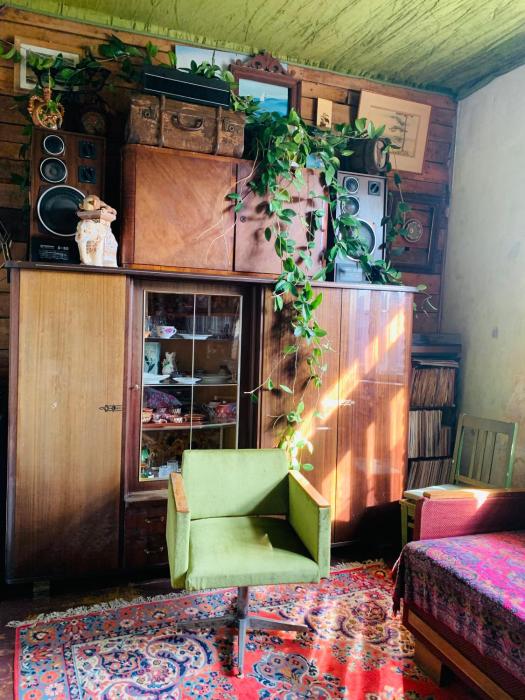 Homestay! Lockable room and kitchen within, shared bathroom